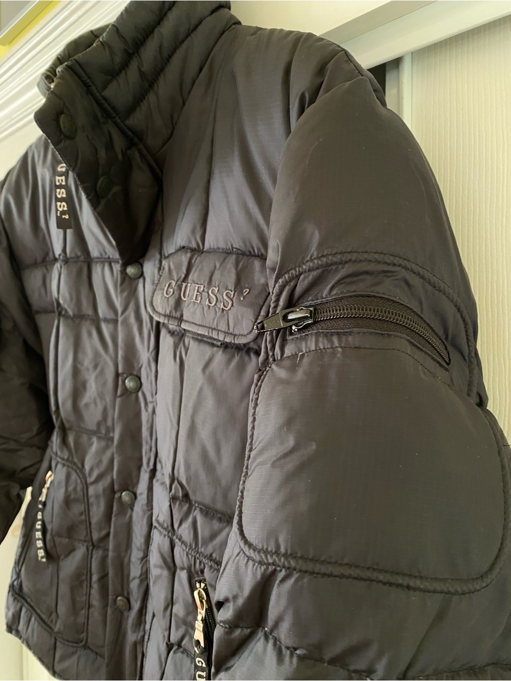 Vintage Y2K GUESS Black Puffer Jacket Down-filled Large